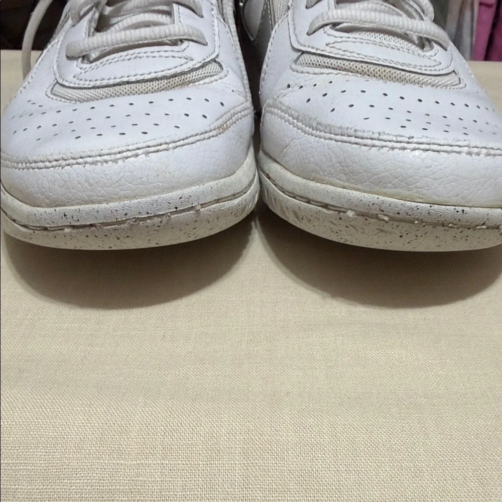 Nike Court Zoom Lite Women's White and Silver Sneakers, Size 8.5.